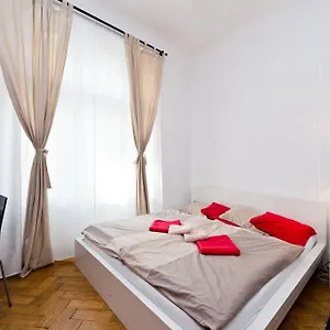 https://budget-apartment.praguehotelsweb.com