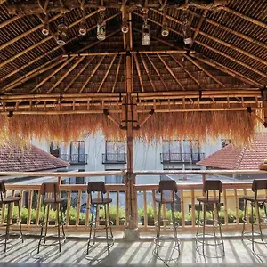 https://nuka-beach-inn.hotelsseminyak.net